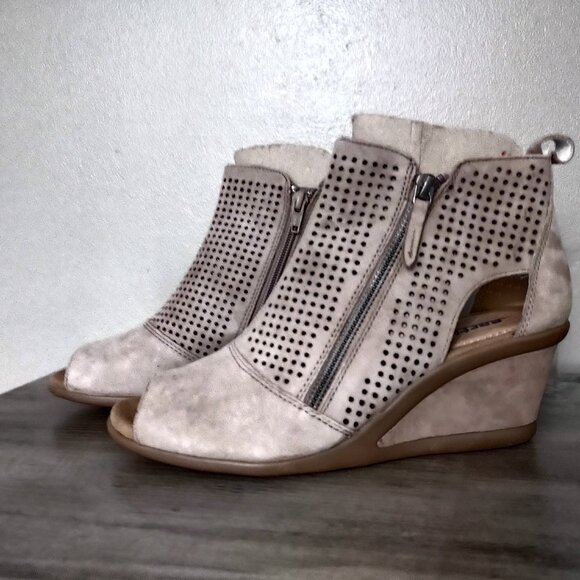 Earth shoes 'Cosmos' - perforated suede - peep toe - low wedge sandal bootie - Picture 1 of 8
